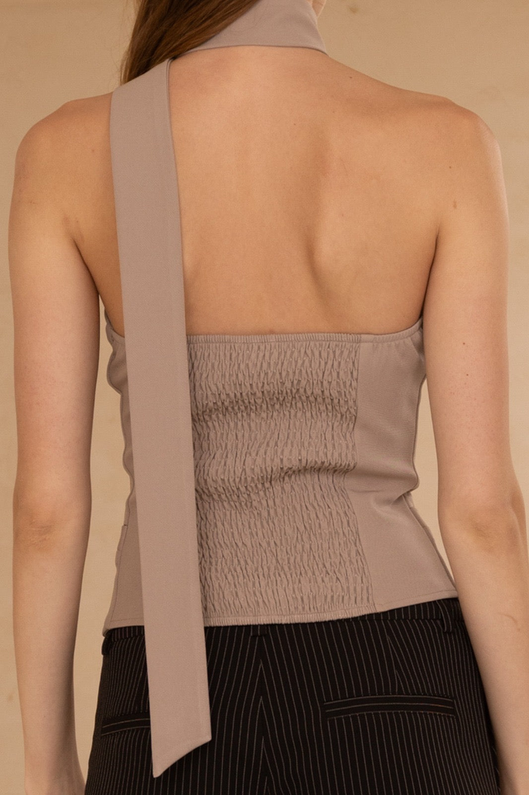 Mocha sleeveless t-shirt with scarf