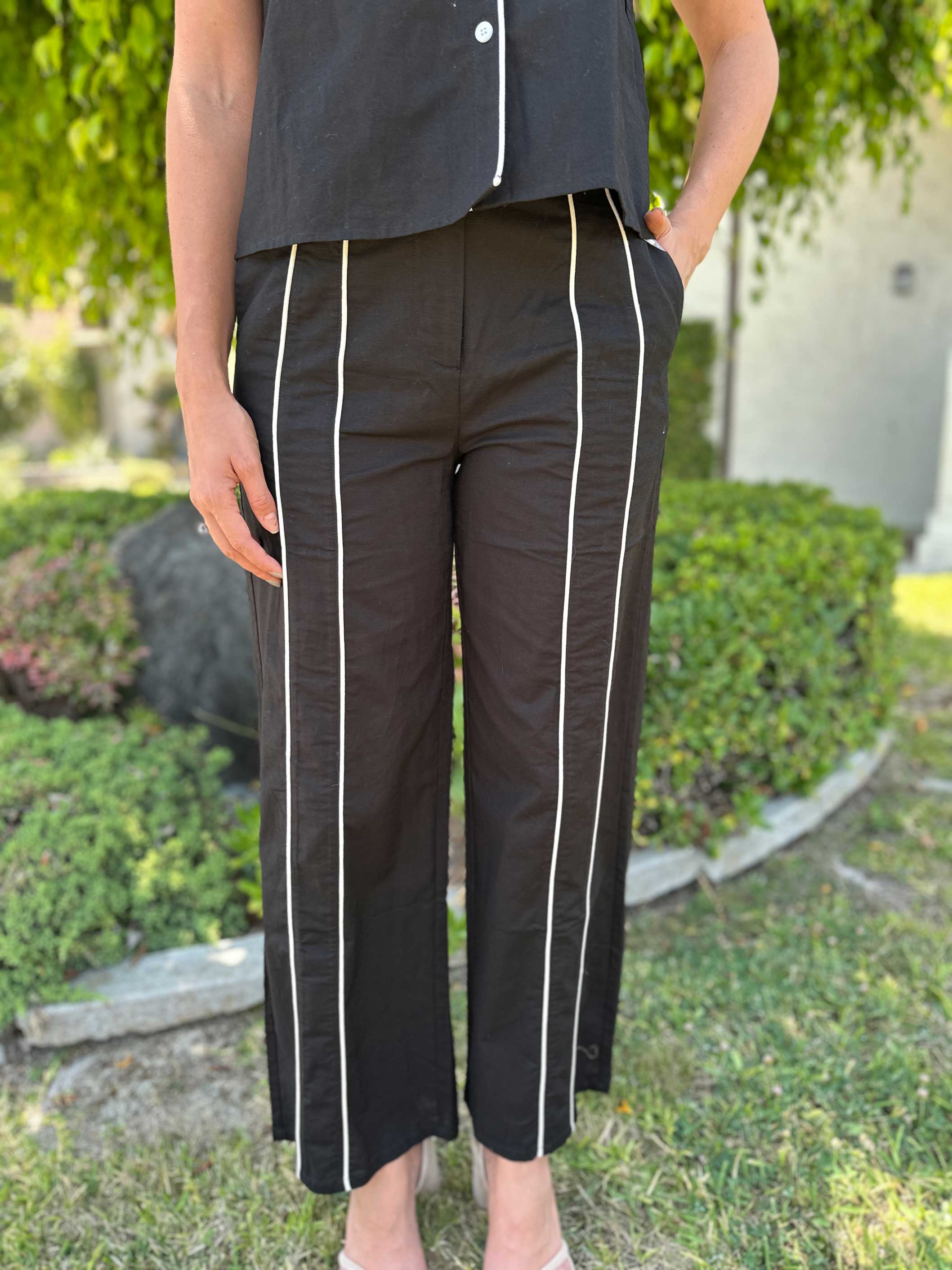 Lilly linen contrasted black set