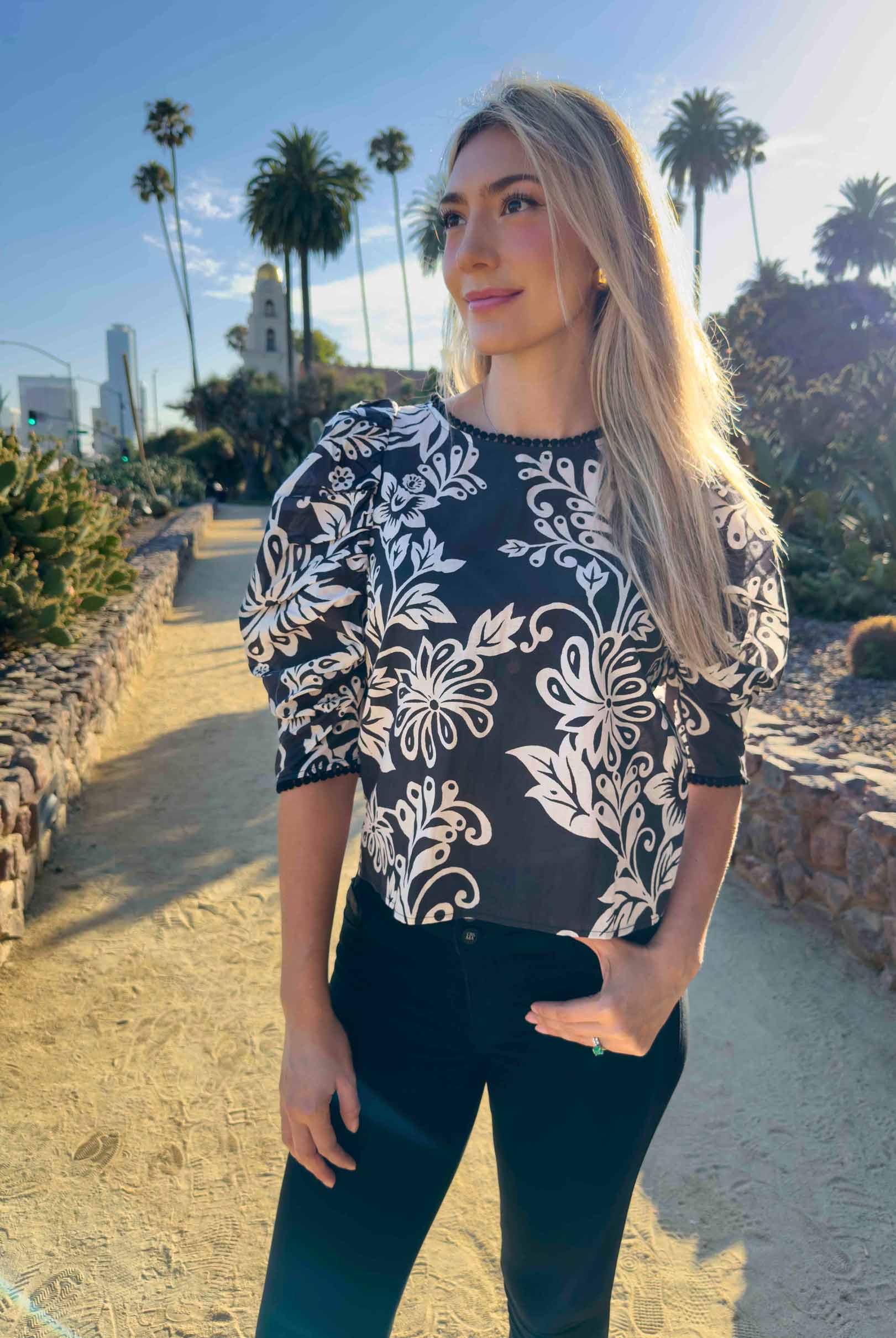Arabesque Embroidery Blouse