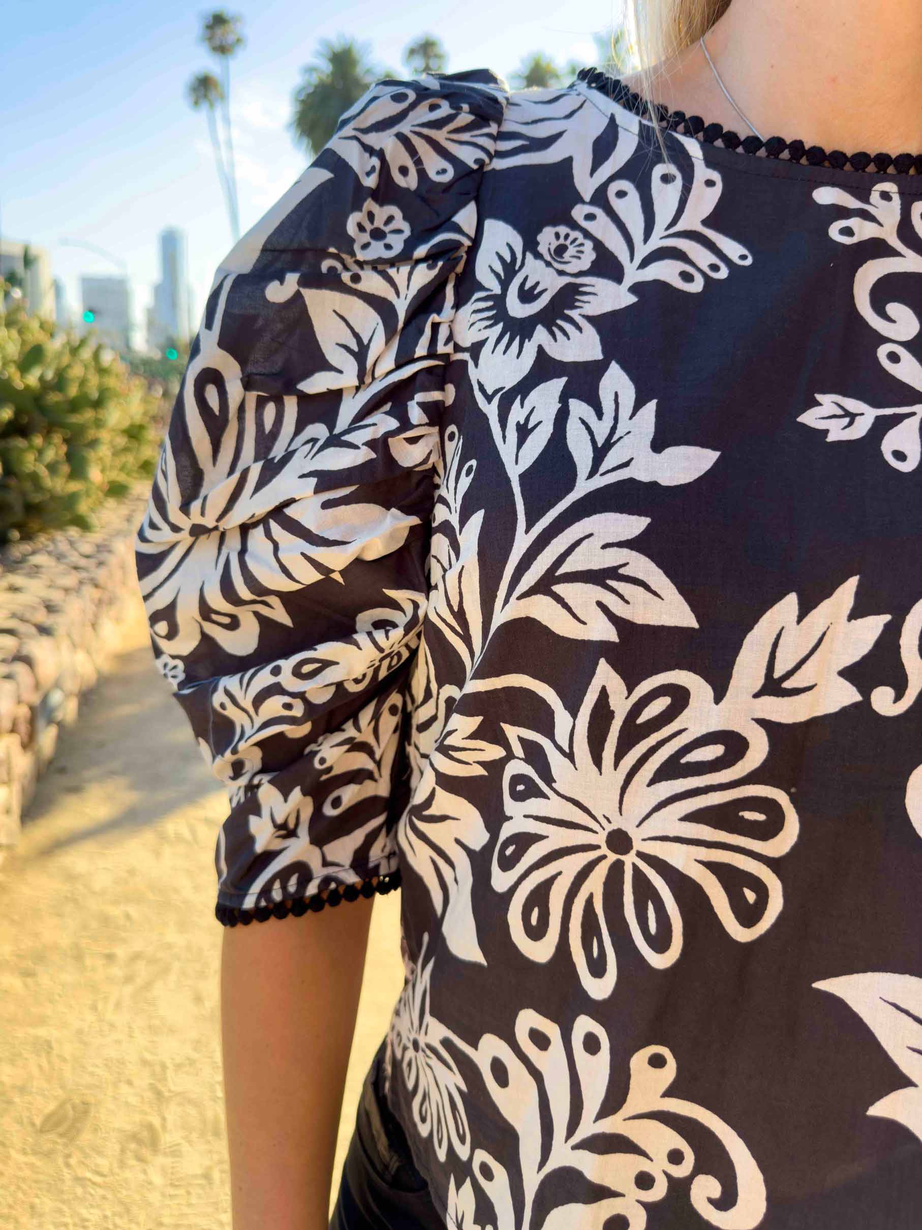 Arabesque Embroidery Blouse
